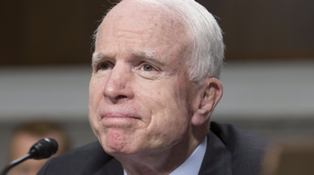 McCain agydaganattal is szavaz az Obamacare-ről