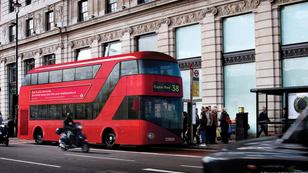 Aston Martin buszok Londonban