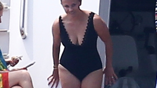 Reese Witherspoonnak elég jól áll az átlagos nő a strandon szerep