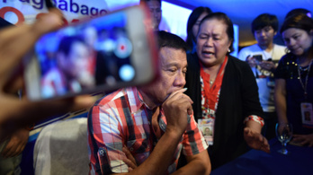 A Fülöp-szigeteki elnök több száz fizetett trollt vetett be