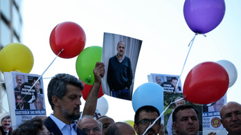 Kiengedtek hét bebörtönzött újságírót Törökországban