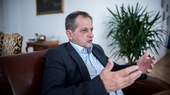 Budai Gyula még azt is letagadná, hogy Orbán polgári körei kormányközeliek