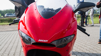 Már szeptemberben leleplezhetik a V4-es Ducatit