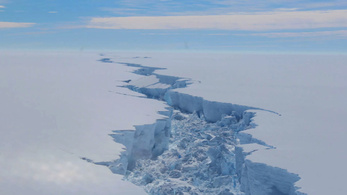 Hiába szakadt le az ezermilliárd tonnás jégtömb az Antarktiszról, a repedés nem állt meg