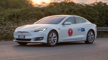 Ezer kilométert is elmegy a Tesla