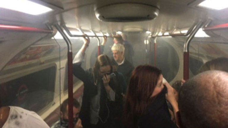 Tűz ütött ki egy londoni metróállomáson