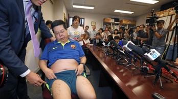 Kínaiak egy Messi-kép miatt raboltak el és kínoztak meg tűzőgéppel egy politikust