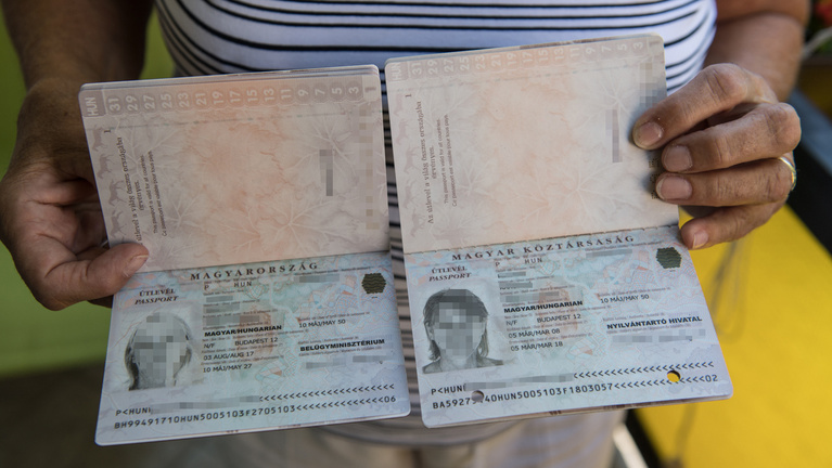 Hiába kap útlevelet, ha nincs ujjlenyomata egy magyar nőnek