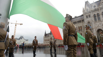 Lefújták a budapesti légi parádé egy részét