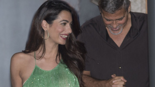 Amal Clooney testén cseppet se látszik, hogy két hónapja ikreket szült