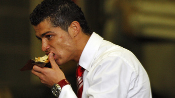 Ronaldo steak helyett hajdinasalátát rendel