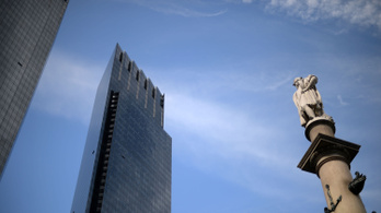 A Kolumbusz-szobor ledöntését fontolgatja New York polgármestere