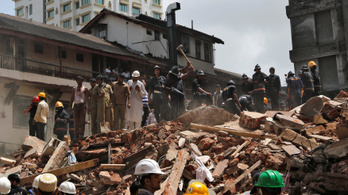 Összeomlott egy emeletes ház Mumbaiban