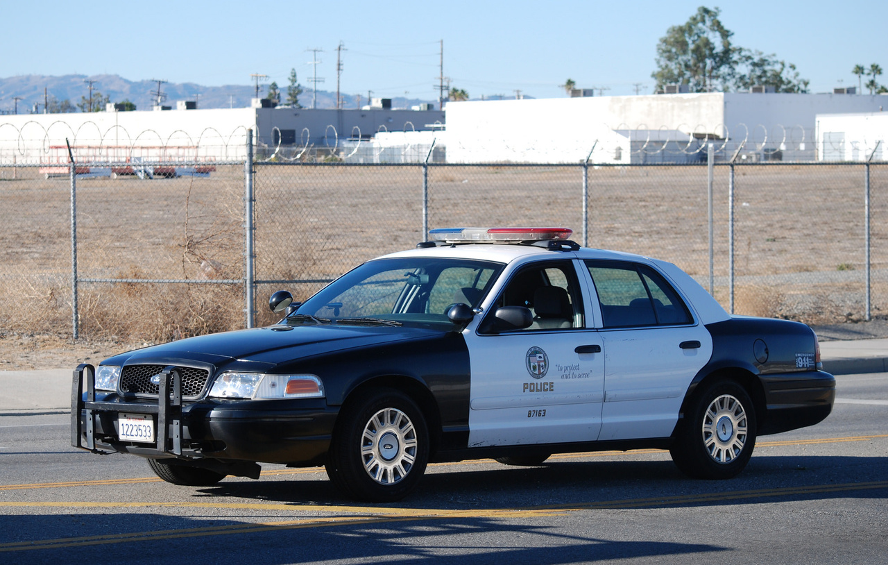 Főként a nagyvárosok körüli autópályák rendőrségei választották a legerősebb Interceptor változatot. A képen a Los angelesi rendőrség elfogó autója.