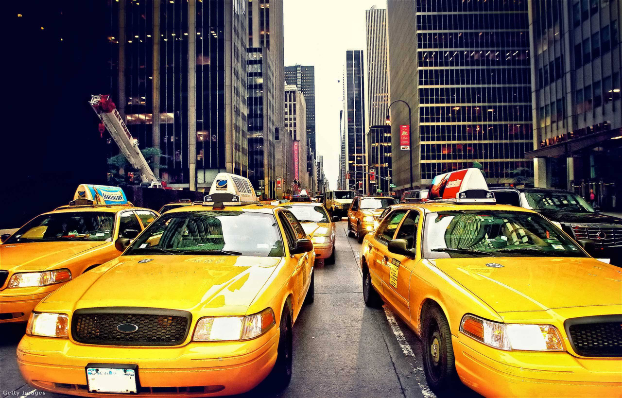 Nem csak rendőrautónak, de taxinak is kiválóan bevált a Crown Vic. Sok USA-beli nagyvárosban, köztük New Yorkban is, több ezer fut még az utakon belőlük. 