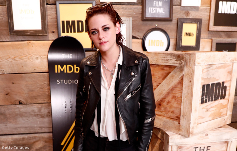 5. De idén januárban már a Sundance filmfesztiválon Kristen Stewart megint sötét hajú volt.