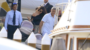 Bizonyíték: George és Amal Clooney Velencébe vitték az ikreket
