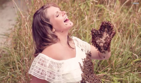 20.000 méhvel pózolt egy terhes anya