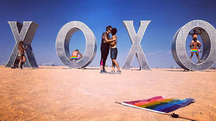 A 10 kedvenc csókfotónk a Burning Manről