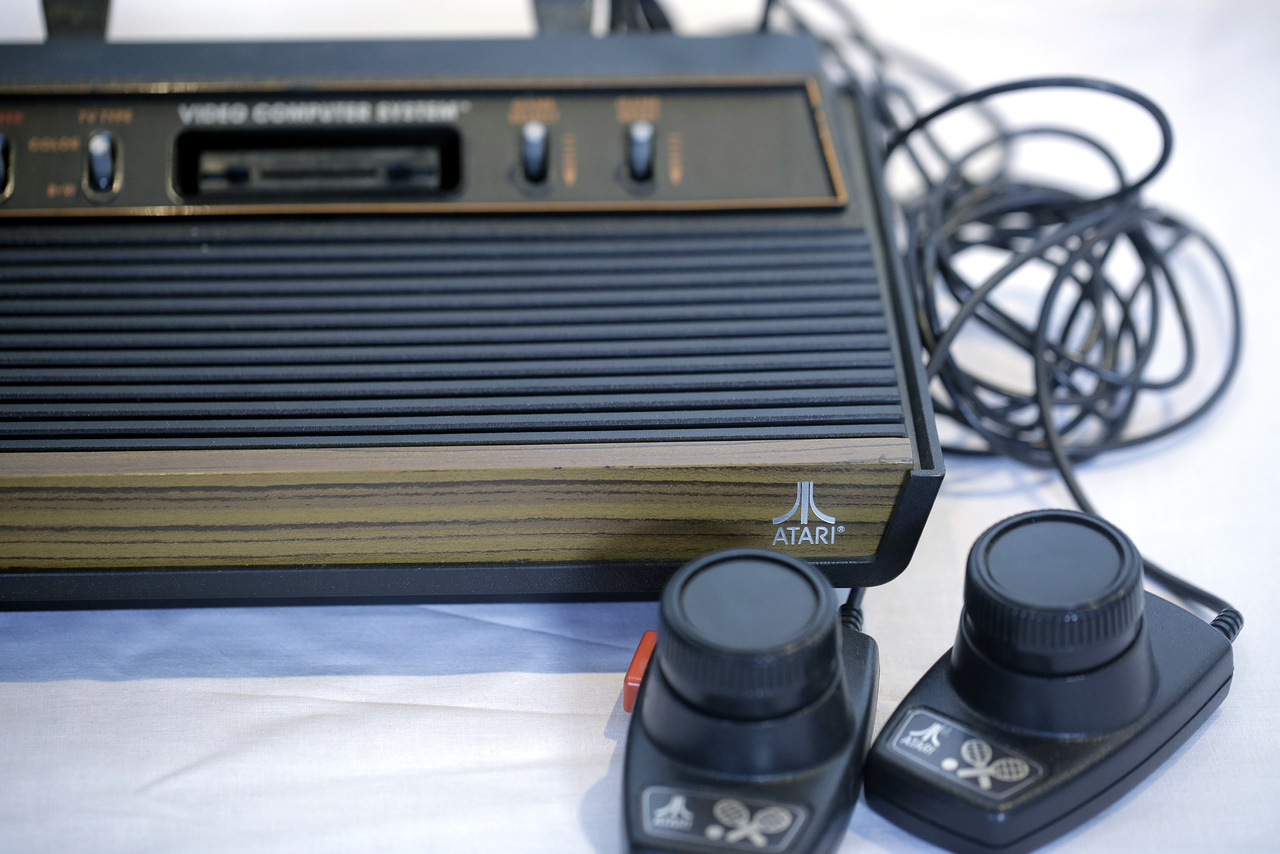 1977: Atari 2600 videojáték konzol, amivel a konzolőrület elindult
