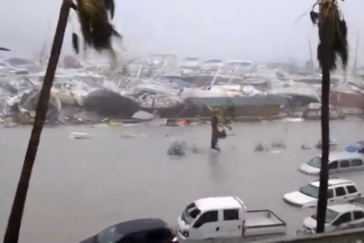 A Puerto Ricótól mintegy 300 km-re Szent Martin szigetén óriási pusztítást végzett a vihar. 