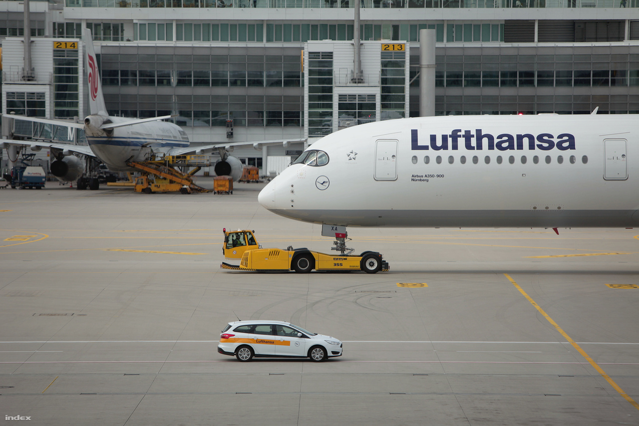 A gépek Münchenben állomásoznak, Bostonon, Delhin és Mumbaion kívül szeptember 12-től már Hongkongba is repülnek.