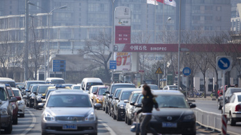 Kína betiltaná a benzines és dízeles autókat