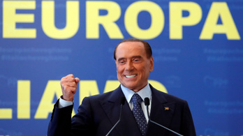 Silvio Berlusconi visszatért a politikai életbe