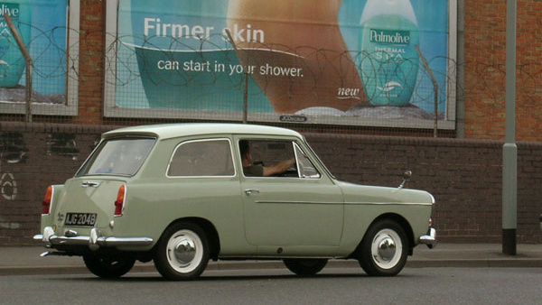 Hivatalosan ez volt a világ első, nagyszériás, variálható ferdehátúja 1959-ben. Austin A40 Farina