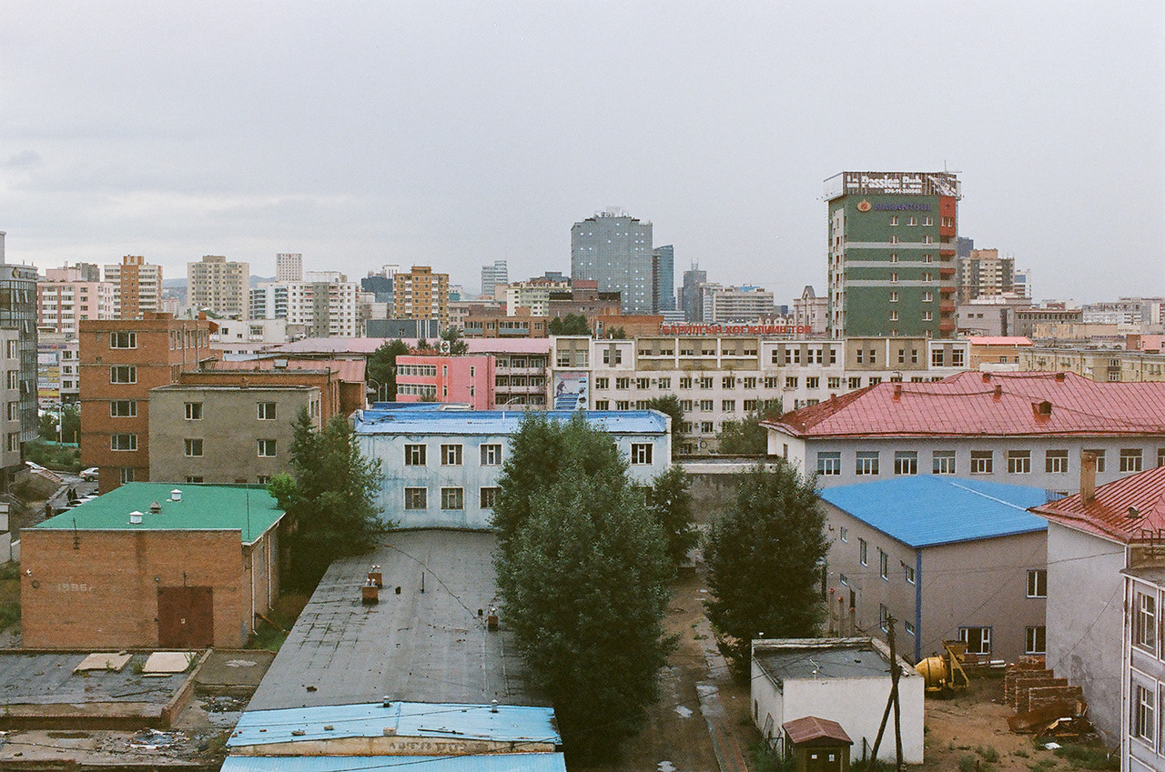 A főváros Ulánbátor. 1,37 millió ember él itt, az ország népességének majdnem fele.