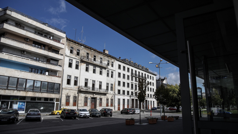 Lebontják a pártbizottság egykori Köztársaság téri székházát