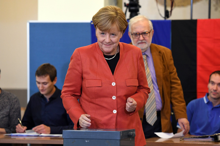 Merkel miután leadta szavazatát.