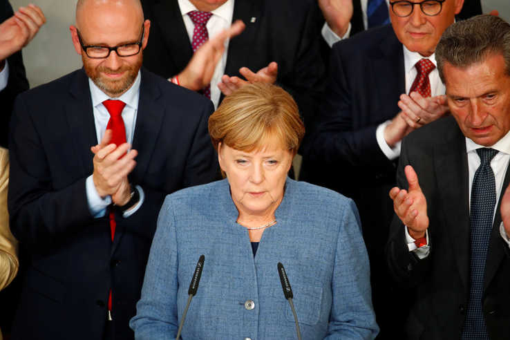 Merkel pártja 8 százalékot gyengült a 2013-as eredményhez képest.