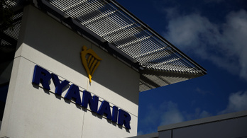 Béremeléssel és bónusszal tartaná meg a pácba került Ryanair a menekülő pilótáit