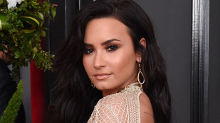 Demi Lovato őszintén beszélt drogfüggőségének legyőzéséről, bipoláris depressziójáról és a Hillary Clinton-kampányról