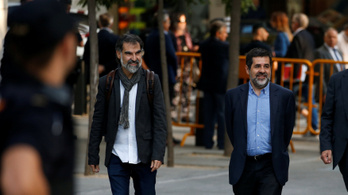 Őrizetbe vettek két katalán vezetőt zendülés miatt