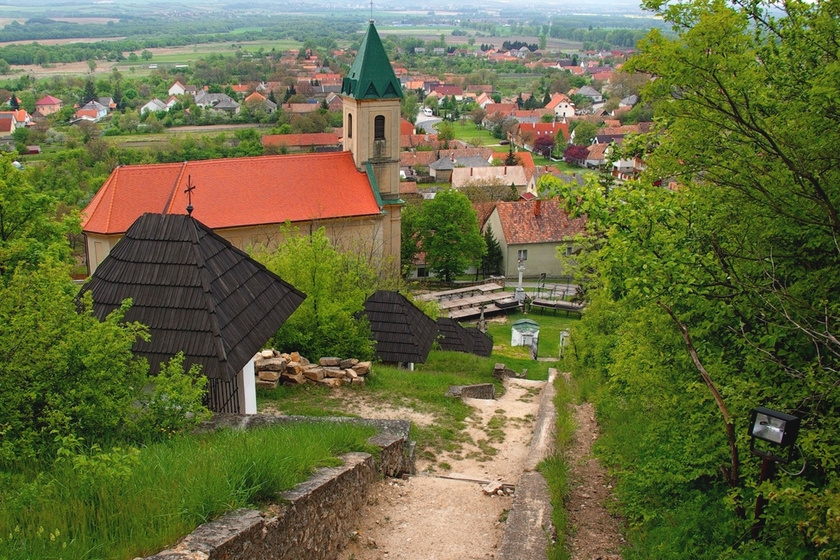 Magyarország egyik legszebb faluja, ahol a házak is műemlékek - A környék sem utolsó