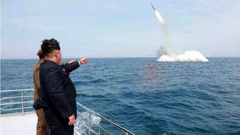 Észak-Korea nukleáris rakéta indítására képes tengeralattjárót gyárt