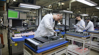 Robotokkal enyhítenék a munkaerőhiányt a Flex somogyi elektronikai gyárában