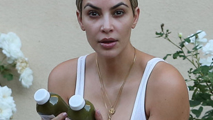 Azért Kim Kardashiannak is van egy feje, amikor rájön, hogy az edzőterem előtti járdán üldögélve fotózzák