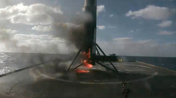 Lángolva tért vissza a SpaceX rakétája