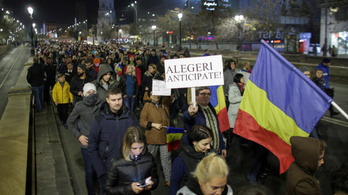 Több ezer ember tüntetett Romániában az igazságszolgáltatás függetlenségéért