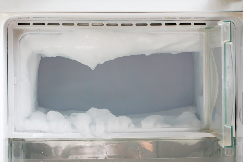 A legjobb rezsicsökkentő módszer: hogyan olvaszthatod le a hűtőt gyorsan?