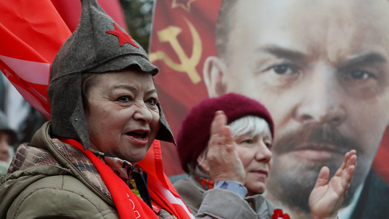 A kommunista elit szereti Putyint, csak a választóik nem