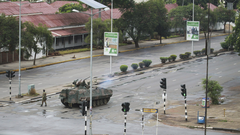 A hadsereg átvette a hatalmat Zimbabwében