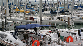 Jachtkikötőt terveznek egy siófoki szabadstrandra, kiborultak a helyiek