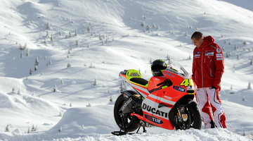 Bemutatták Valentino Rossi Ducatiját