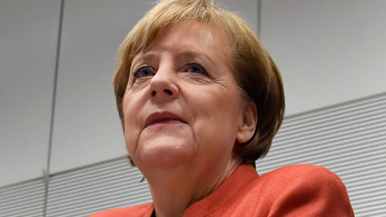 Merkel nem lép vissza és nem érzi hibásnak magát