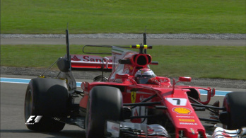 Batman-füleket kapott Kimi a Ferrarira
