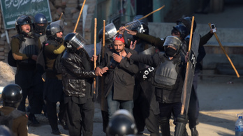 Iszlamista tüntetőkkel csaptak össze a rendőrök Pakisztánban